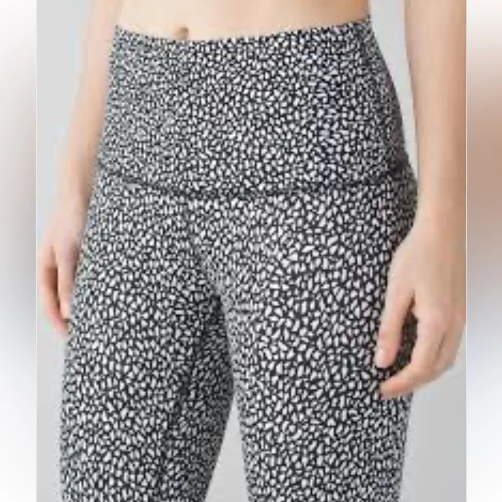 Lululemon Wunder Under Crop (Hi-Rise): Miss Mosaic e1.